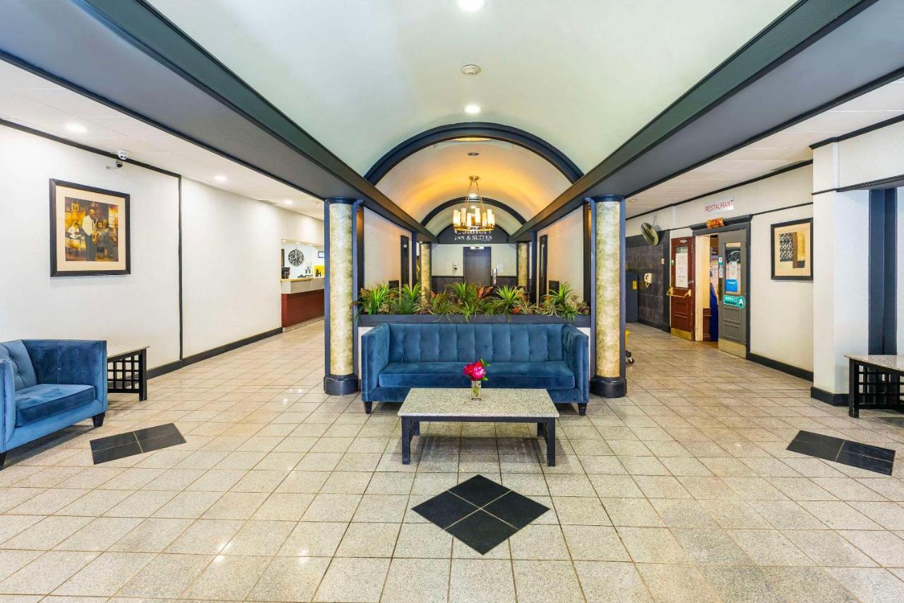 Comfort Inn & Suites Edmonton Buitenkant foto
