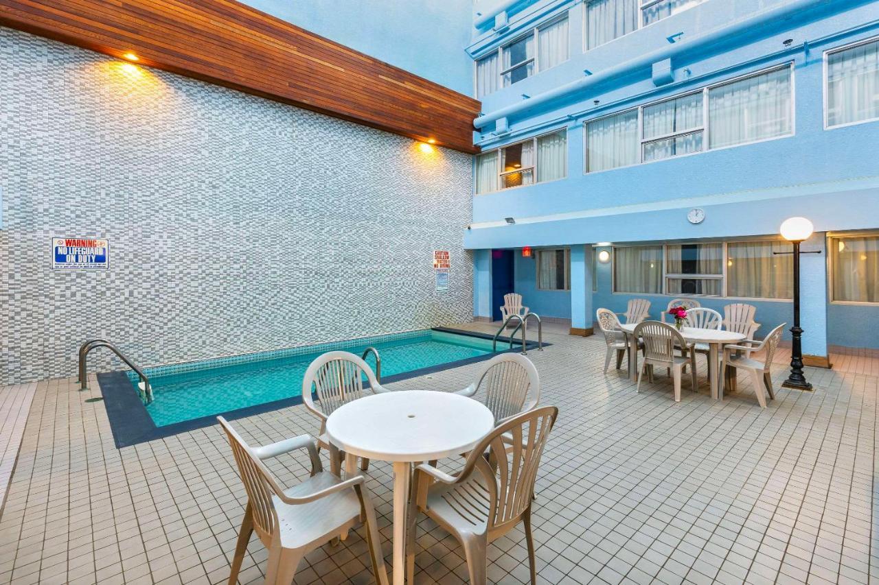 Comfort Inn & Suites Edmonton Buitenkant foto