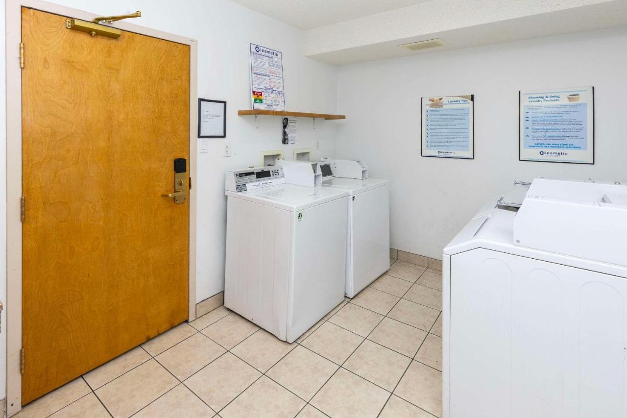 Comfort Inn & Suites Edmonton Buitenkant foto