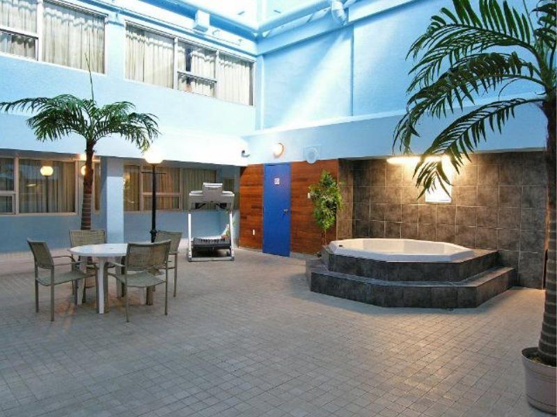 Comfort Inn & Suites Edmonton Buitenkant foto