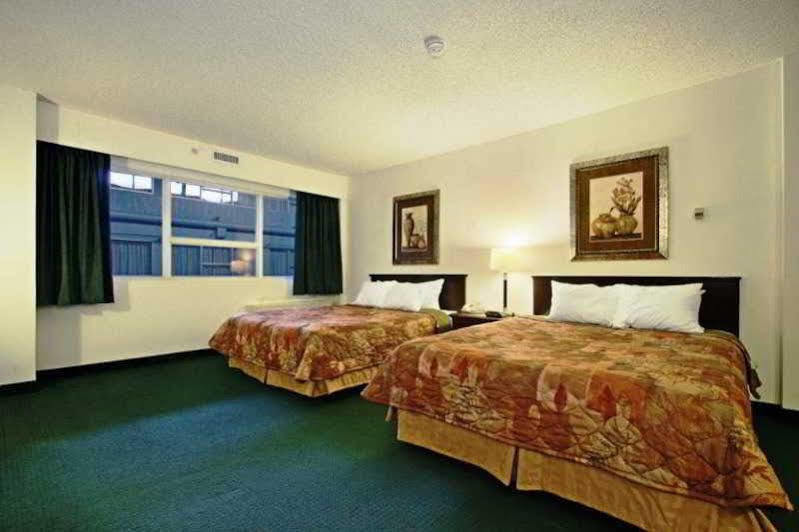 Comfort Inn & Suites Edmonton Buitenkant foto